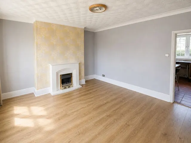 Photo 2 — Melbourne Avenue, Grimsby, Lincolnshire, DN33