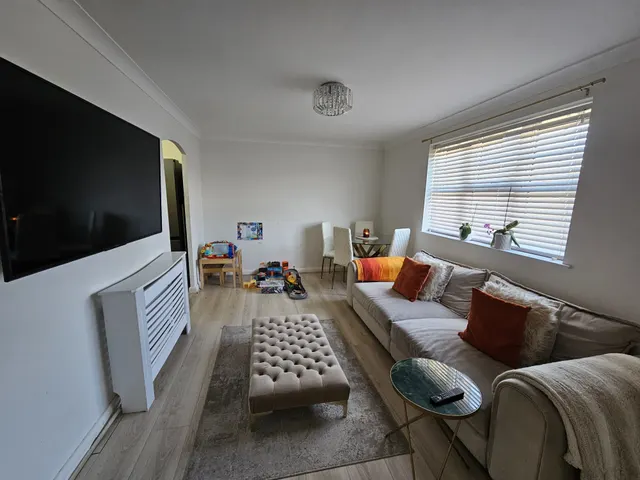 Dauphin Court, LU2, photo 2
