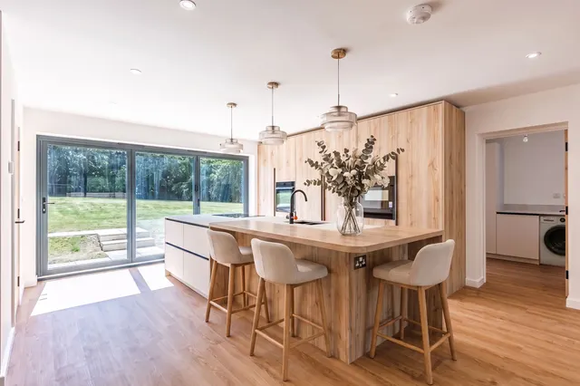 Impressive Five Bedroom Detached New, photo 2