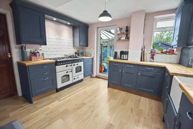 Armley Grange Avenue, Leeds, LS12, photo 3