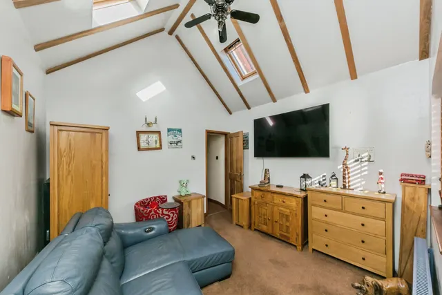 Hanbury Close, Crewe, CW2, photo 3