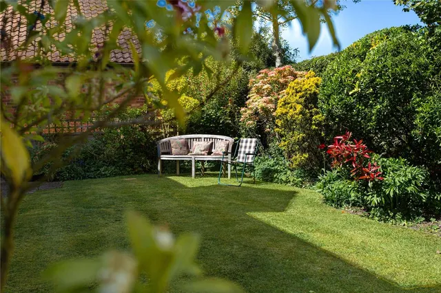 Photo 2 — Yew Tree Close, Acaster Malbis, York, North Yorkshire, YO23 2YZ