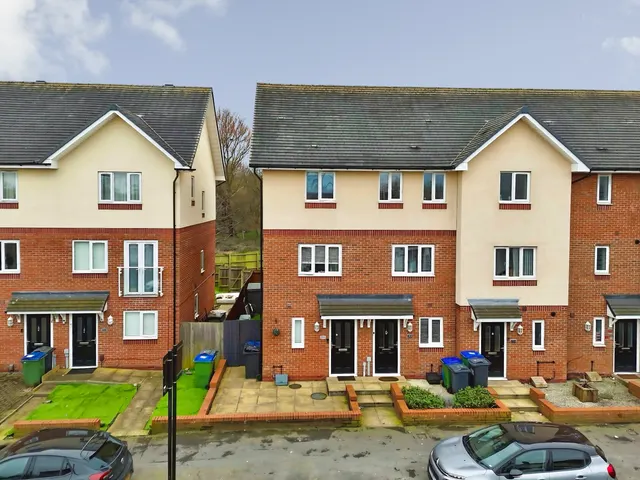 Crankhall Lane, Wednesbury, WS10, photo 1