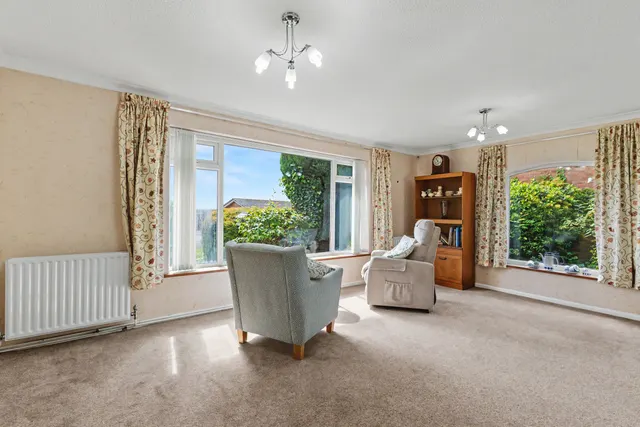 Photo 2 — Willow Close, Pershore, WR10