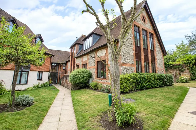 Hylton Road, Petersfield, GU32, photo 1