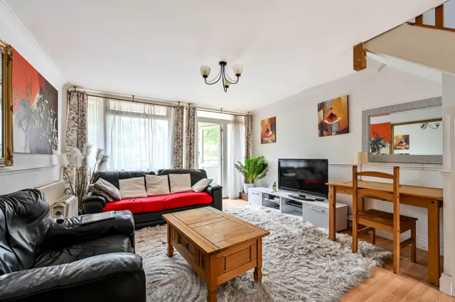Photo 2 — 1 Hillview Court, Woking