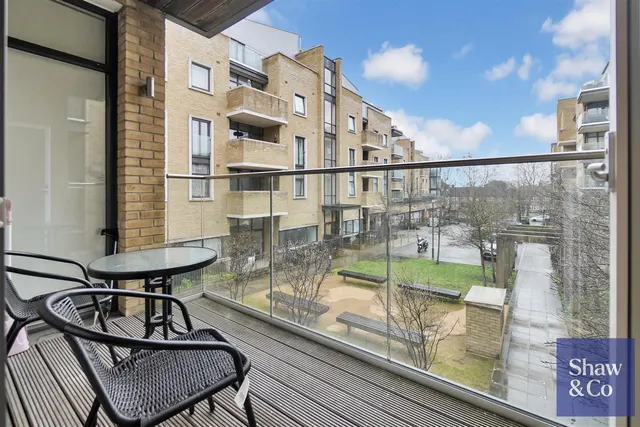 Frazer Nash Close, Isleworth, photo 1