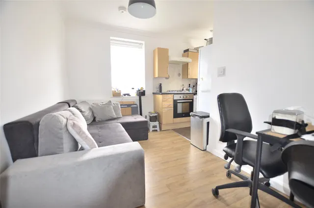 Gander Green Lane, Sutton, SM1 2ES, photo 1