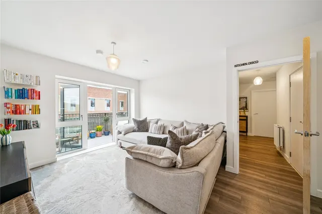 Springfield Drive, London, SW17, photo 1