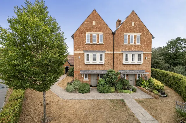 Littlewood Place, Warfield, Bracknell, Berkshire, RG42 6DL, photo 1