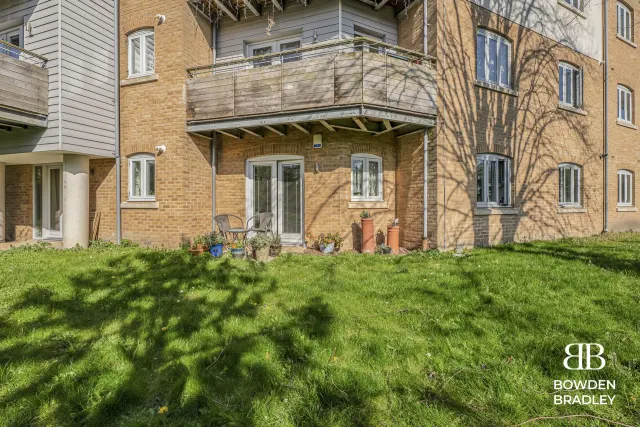 Photo 2 — New Mossford Way, Barkingside, IG6