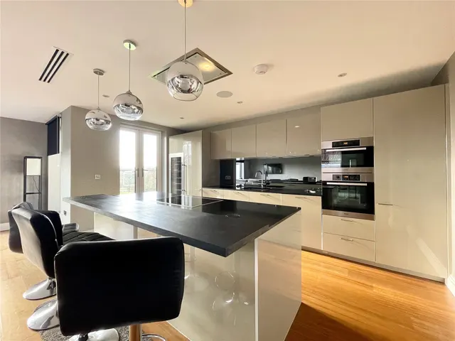 Photo 3 — Murano House, 389 Cockfosters Road, Hadley Wood, Hertfordshire, EN4 0JS