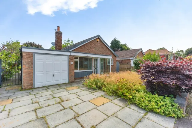 Penryn Avenue, Sale, Greater Manchester, M33, photo 1
