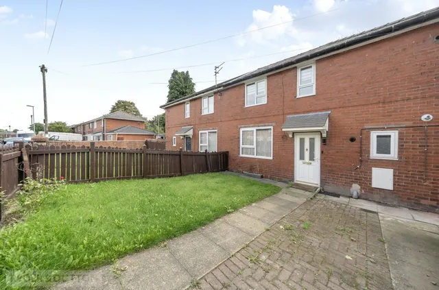 Buxton Crescent, Turfhill, OL16, photo 1