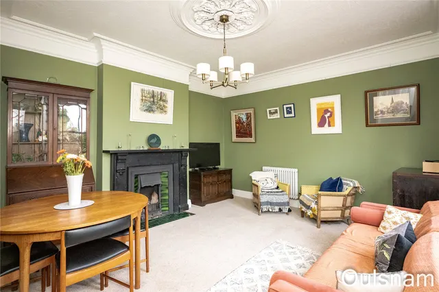 Photo 3 — South Crescent, Bromsgrove, Worcestershire, B60 2DG