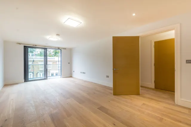 London, NW6, photo 1