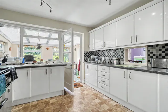 Limekiln Lane, Henstridge, photo 3