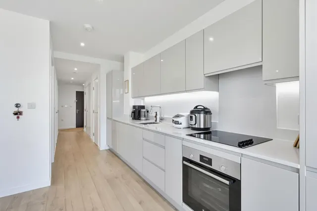 Heartwell Avenue, London, E16, photo 3