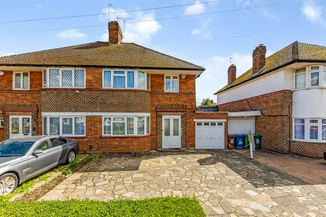 Photo 3 — Howberry Road, Edgware, HA8