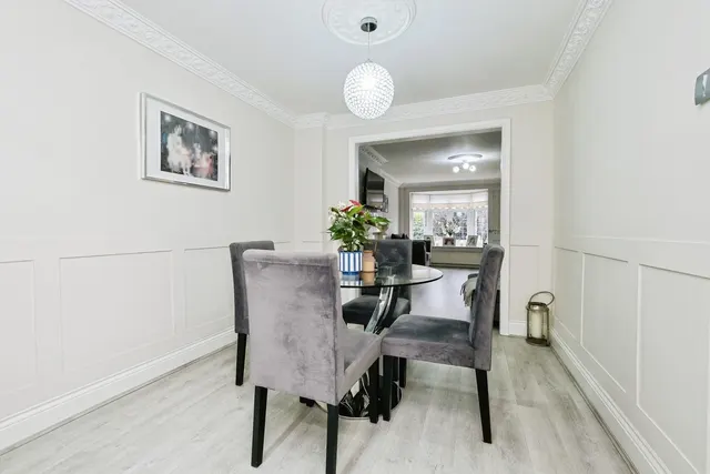 Stephen Avenue, South Hornchurch, RM13, photo 3