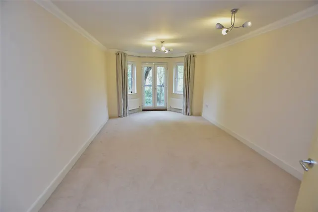 Photo 2 — Scholars Walk, Farnborough, Hampshire, GU14 8UL