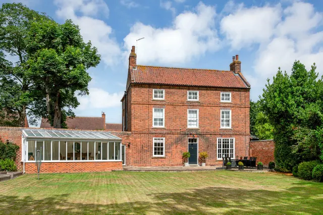 Main Street, Farndon, NG24, photo 1
