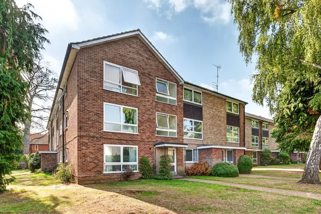Priory Close, Walton-On-Thames, KT12, photo 1