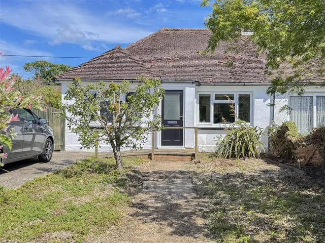 Western Avenue, Polegate, BN26 6EP, photo 1