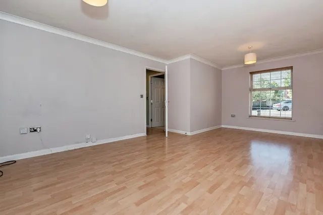 Photo 3 — Maunder Close, Chafford Hundred, Grays, Essex, RM16