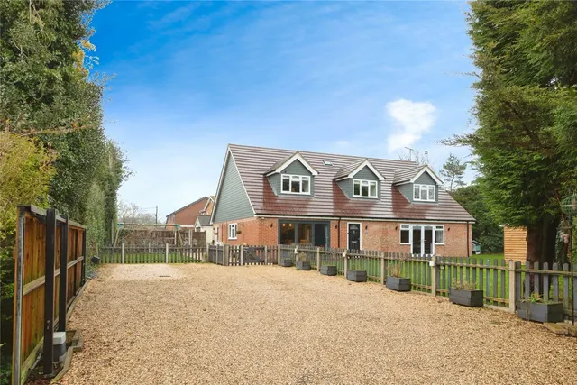 Clappsgate Road, Pamber Heath, RG26, photo 1