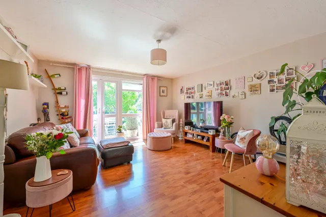 Flat 1, 100 Haydon Park Road, London, photo 1
