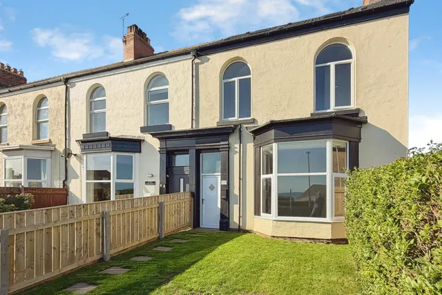 Esplanade, Hornsea, HU18, photo 1