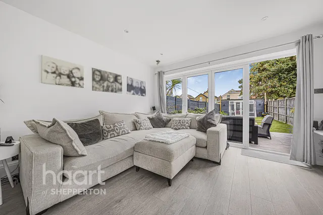 Adelaide Road, Ashford, TW15, photo 2