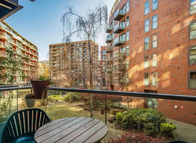Surrey Quays Road, Rotherhithe, SE16, photo 1