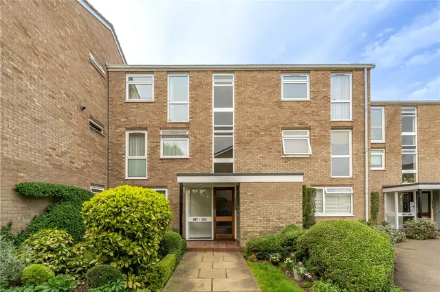 Harrowdene Gardens, Teddington, TW11 0DW, photo 1