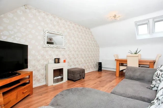 Woodward Drive, Peterborough, PE4, photo 3