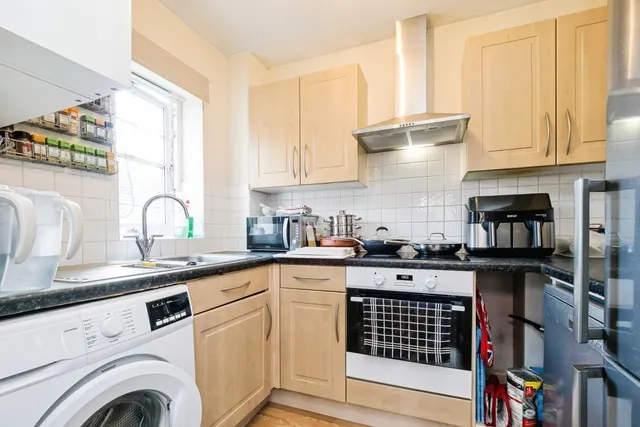 Photo 3 — Caspian Way, Purfleet-on-Thames, Essex, RM19