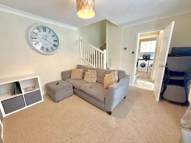 Photo 2 — Bowmans Way, Dunstable LU6 3LF