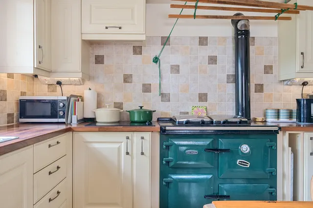 Photo 2 — Eastcourt, Burbage, SN8