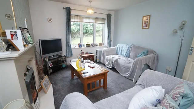 Nialls Court, Thackley, photo 2