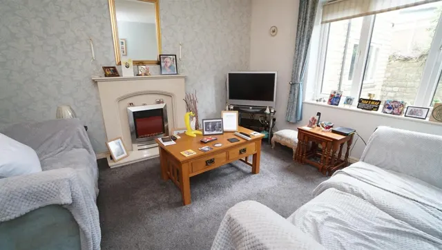 Nialls Court, Thackley, photo 3