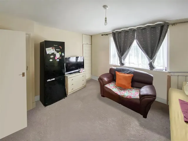 Photo 2 — Brabazon Road, Hounslow