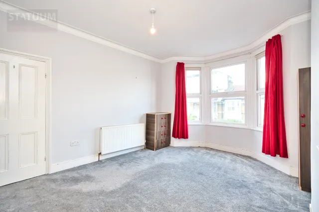 Grove Green Road, Leyton, E11, photo 3