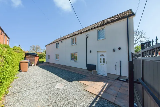 School Lane, North Hykeham, Lincoln, Lincolnshire, LN6, photo 1