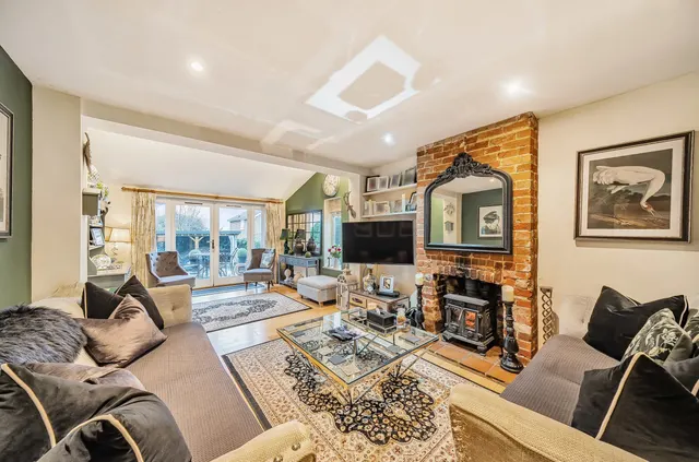 Bethel Close, Farnham, GU9, photo 1