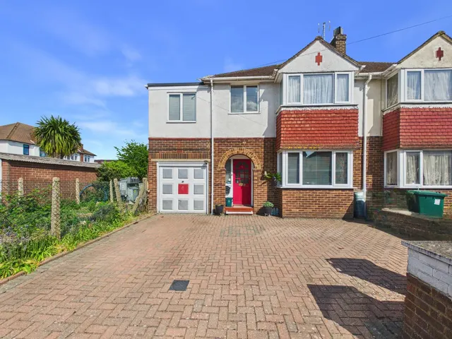 Ashford, Surrey, photo 1