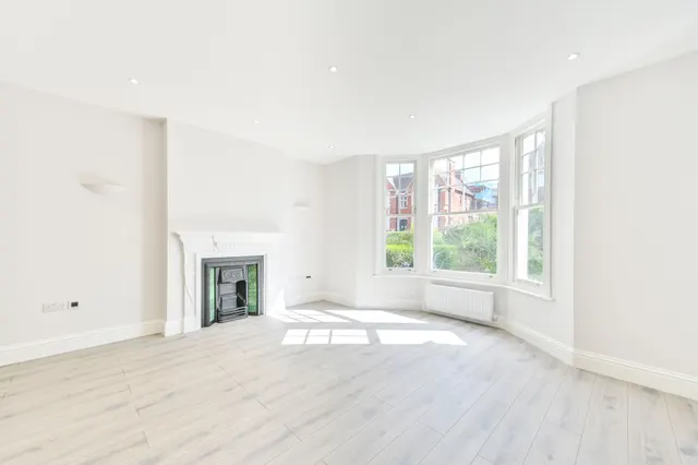 Photo 2 — 6 Brondesbury Park Mansions, 132 Salusbury Road, London