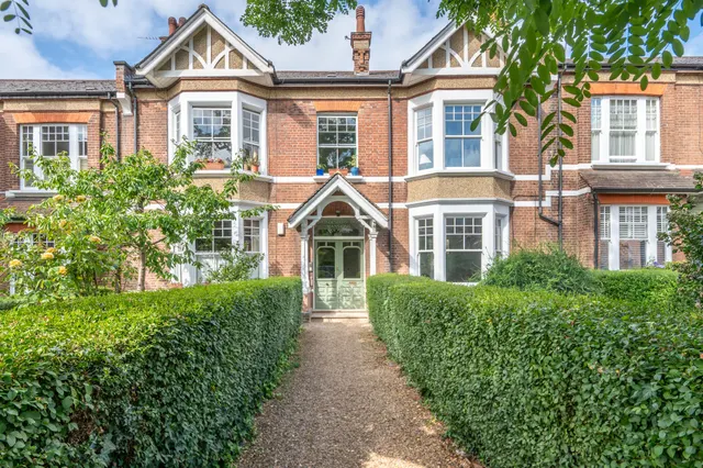 6 Brondesbury Park Mansions, 132 Salusbury Road, London, photo 1
