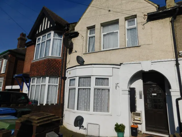 High Street, Sheerness, ME12, photo 1