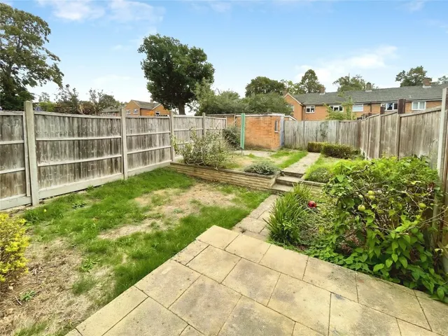 with 2 bedrooms in Old Harlow, CM17, photo 3